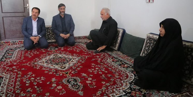سعید محمد با خانواده شهید عجمیان دیدار کرد