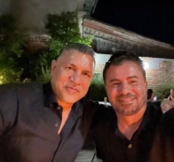 تصویر جدید علی دایی خارج از ایران در کنار یک خواننده تصویر جدید علی دایی خارج از ایران در کنار یک خواننده