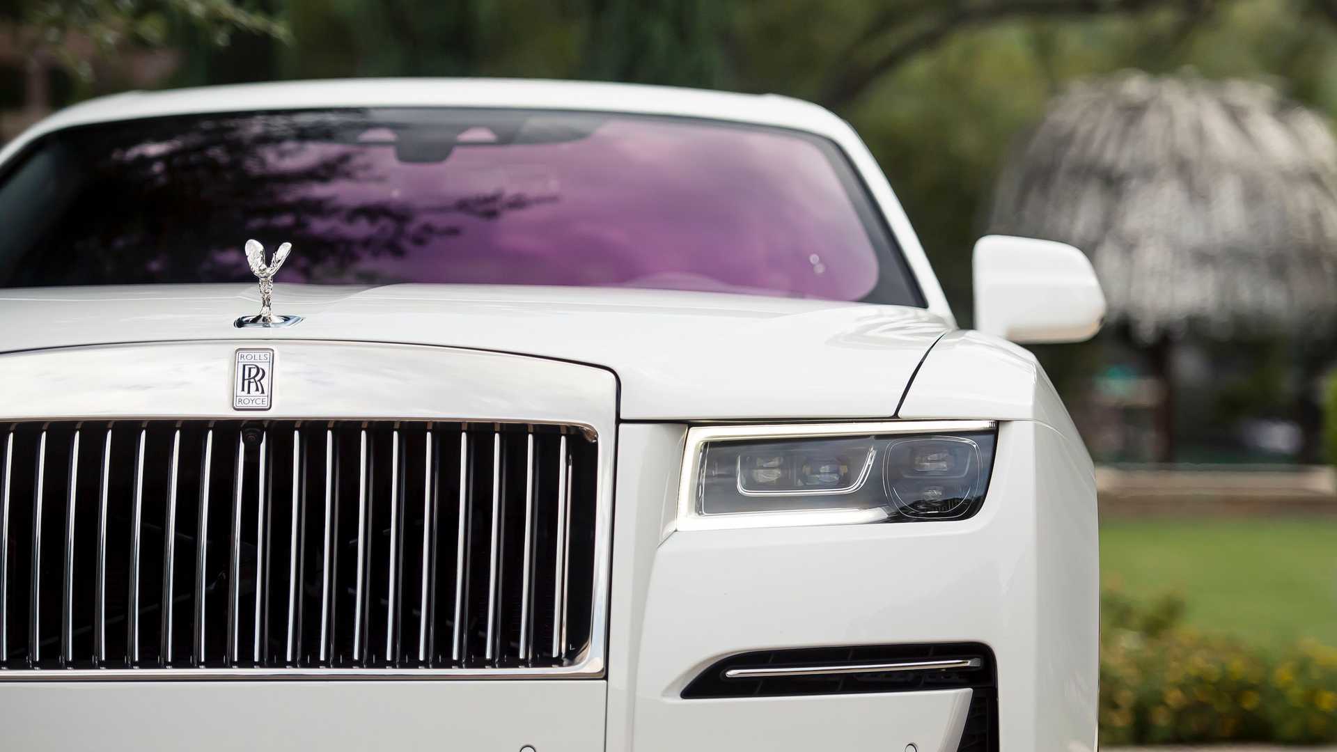 انتقال عجیب رولز رویس به بالکن طبقه ۴۴ آسمانخراش! انتقال عجیب رولز رویس به بالکن طبقه ۴۴ آسمانخراش!