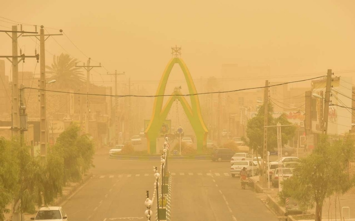 توفان گرد و خاک ۱۷۲ سیستانی را راهی بیمارستان کرد توفان گرد و خاک ۱۷۲ سیستانی را راهی بیمارستان کرد