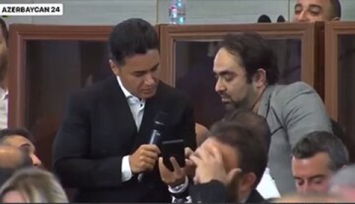 آبروریزی عجیب خبرنگار ایرنا در باکو!