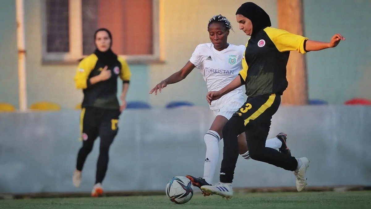 زنان خارجی در راه فوتبال ایران! زنان خارجی در راه فوتبال ایران!