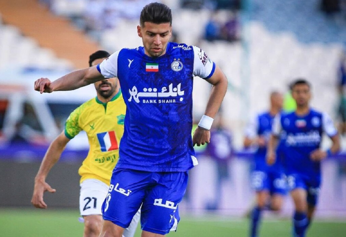 هافبک استقلال بدون قرارداد رسمی تمرین میکند هافبک استقلال بدون قرارداد رسمی تمرین میکند