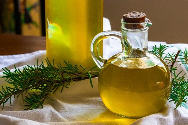 طرز تهیه روغن رزماری با پایه روغن کنجد طرز تهیه روغن رزماری با پایه روغن کنجد