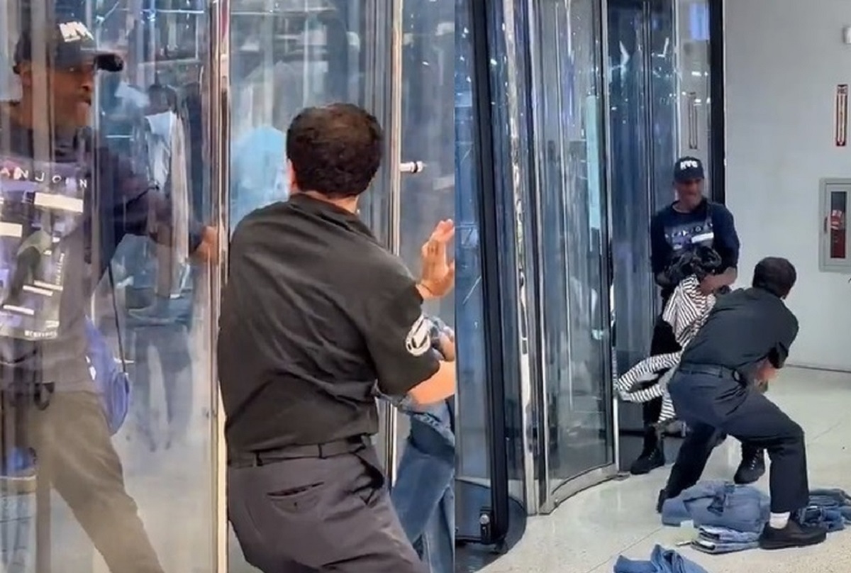 ویدئویی عجیب از تلاش ناکام برای سرقت از یک لباس فروشی!