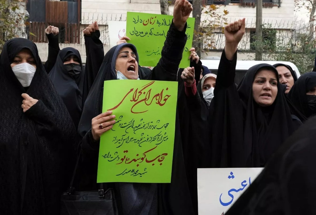 روزنامه اصولگرا: با اجرای لایجه حجاب شاهد درگیری‌هایی مانند نارنجستان خواهیم بود