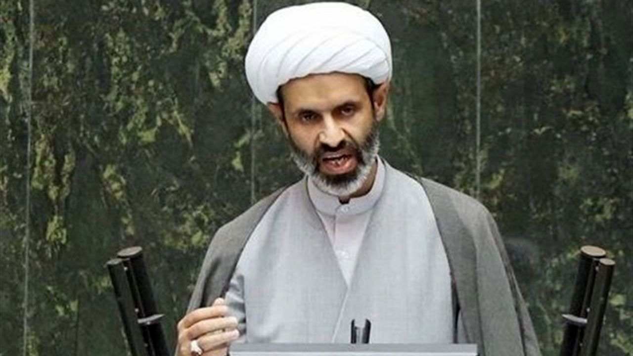 اقدام شوکه‌کننده نماینده مجلس پشت تریبون علنی