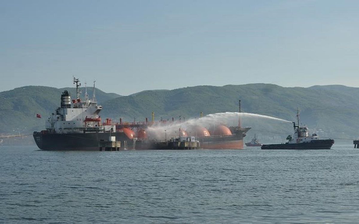 آتش سوزی هولناک کشتی خارجی در عسلویه