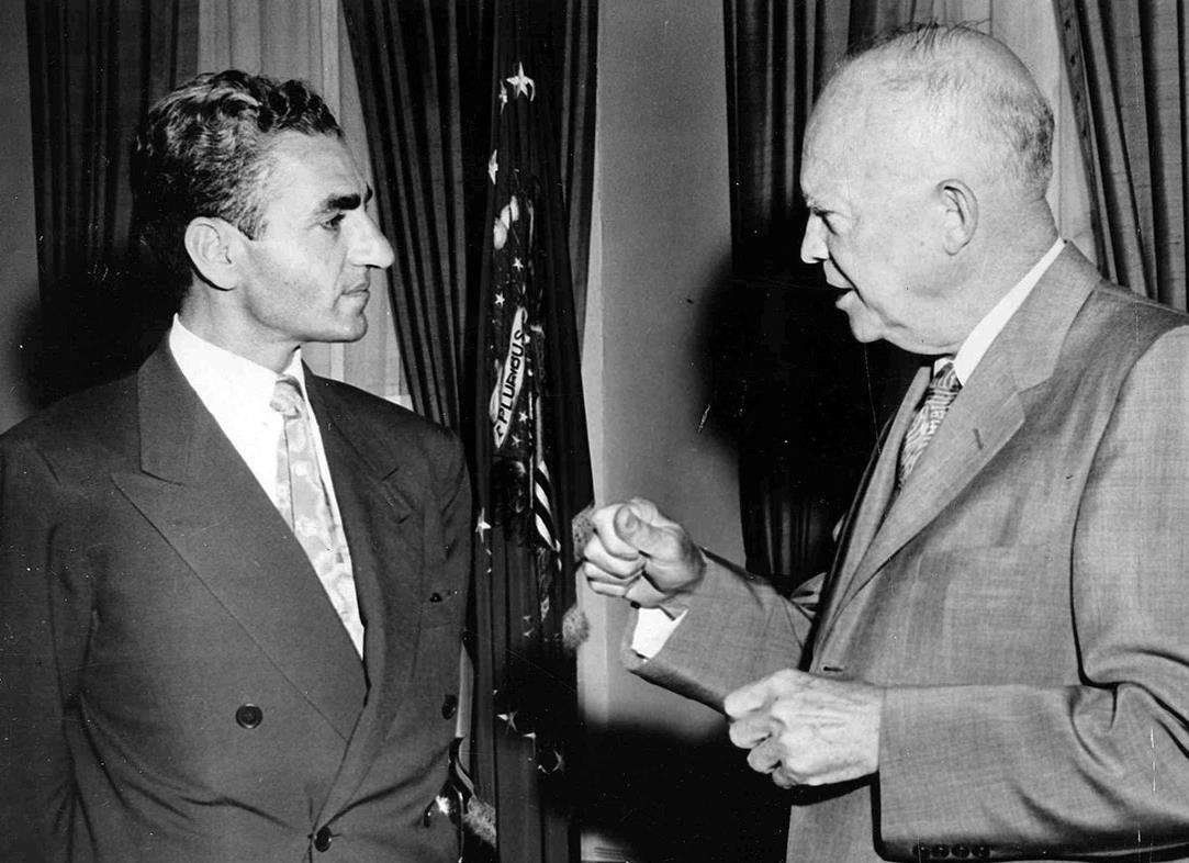 سیگار کشیدن محمدرضا شاه و آیزنهاور