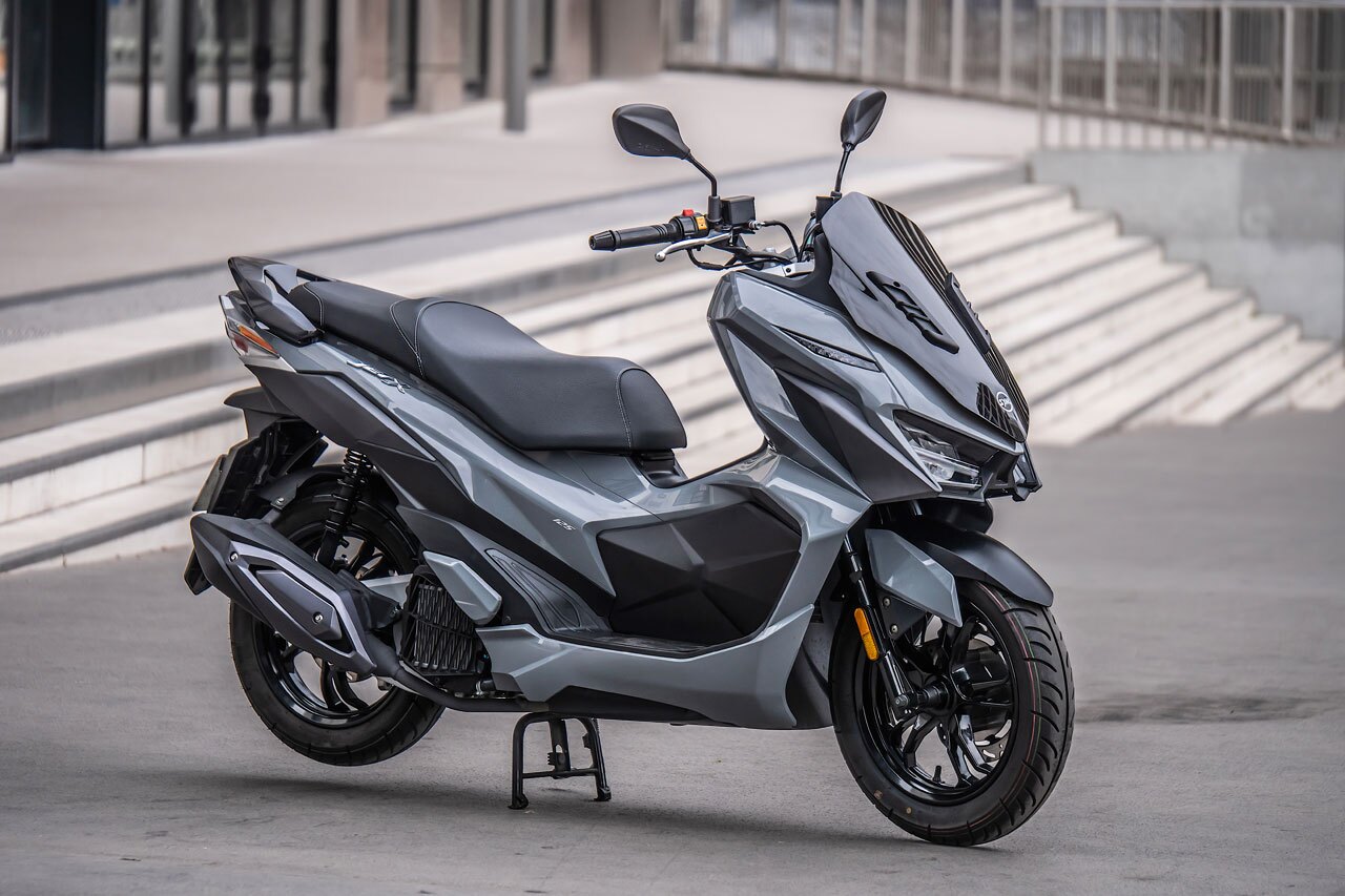 بررسی موتورسیکلت قدرتمند JT۲۰۰ بررسی موتورسیکلت قدرتمند JT۲۰۰