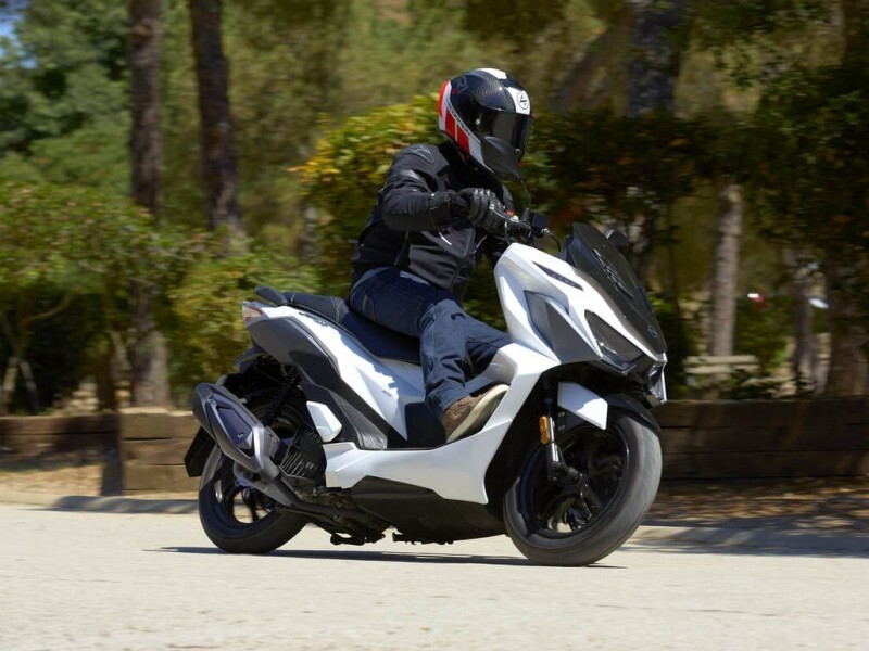 بررسی موتورسیکلت قدرتمند JT۲۰۰ بررسی موتورسیکلت قدرتمند JT۲۰۰