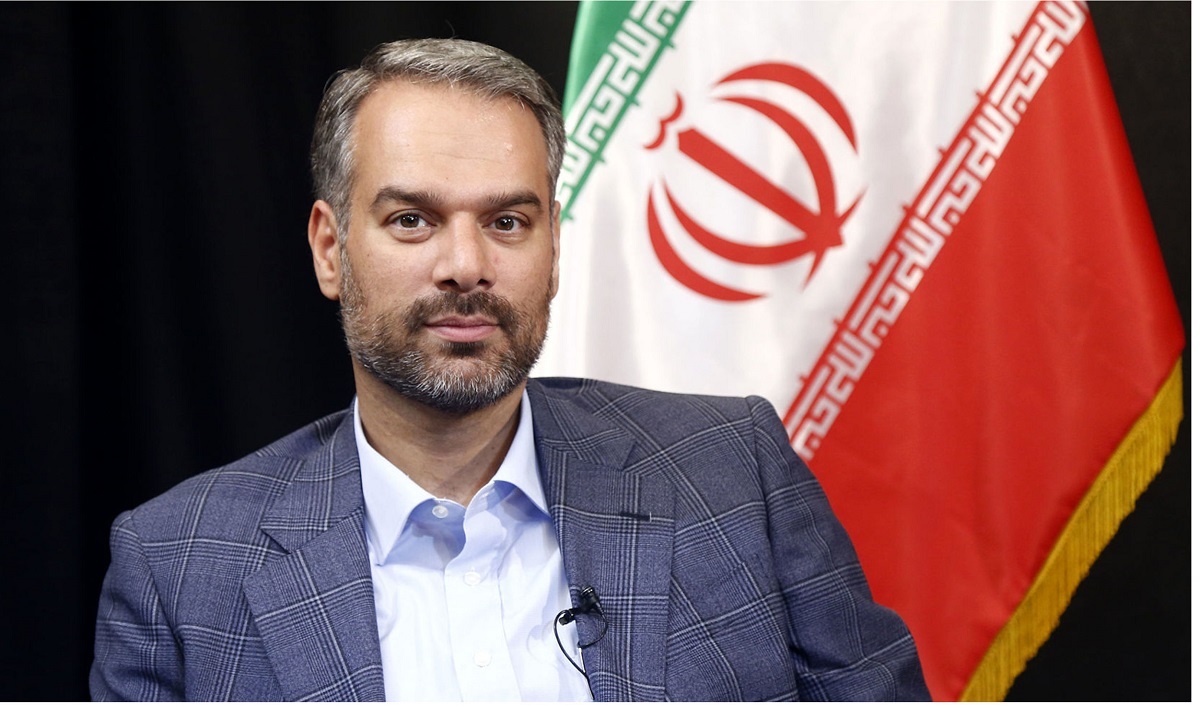 نماینده منتقد دولت: اگر آمریکا بد است، چرا بچه‌های شما آنجا هستند!