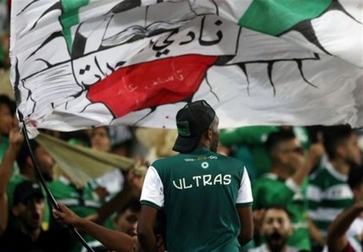 فیلم اعتراض هواداران اردنی/ کناره گیری از بازی فوتبال