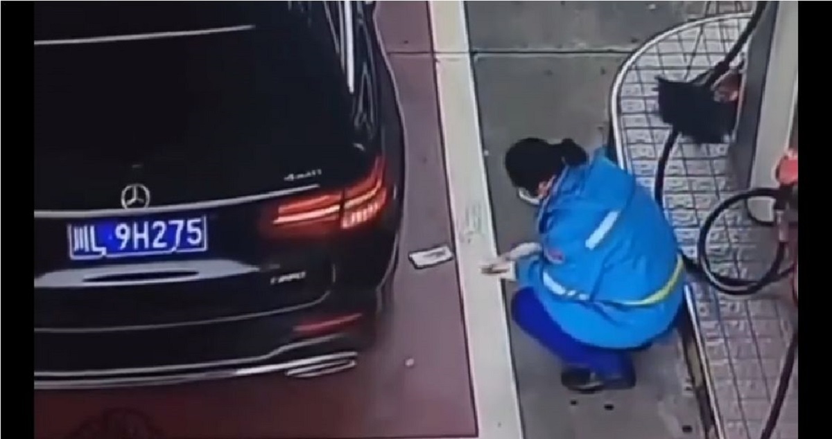 ویدئویی از رفتار زشت سرنشین بنز با متصدی پمپ بنزین ویدئویی از رفتار زشت سرنشین بنز با متصدی پمپ بنزین