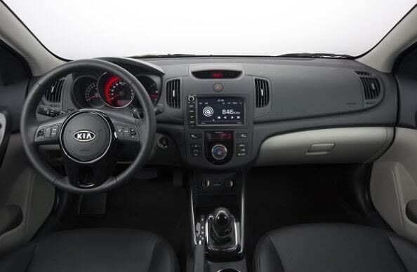 مقایسه کیا سراتو سایپا آپشنال و کی ام سی J۷ کرمان موتور