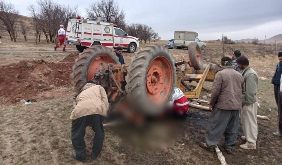 واژگونی تراکتور، جان راننده را گرفت واژگونی تراکتور، جان راننده را گرفت