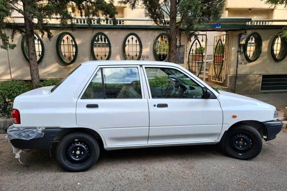 لِه شدن عجیب پراید در تصادف با شاسی بلند چینی! لِه شدن عجیب پراید در تصادف با شاسی بلند چینی!