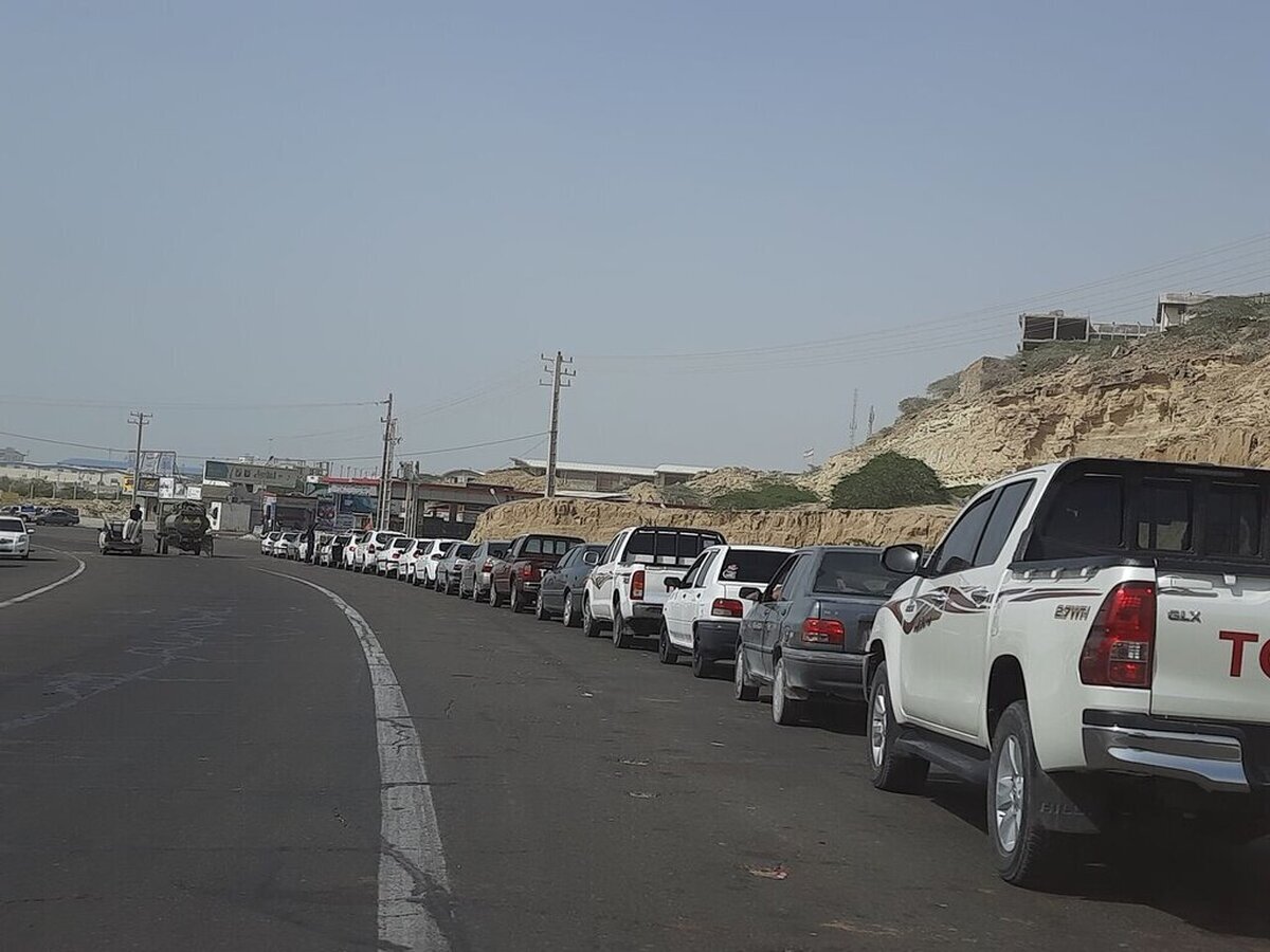 صف کیلومتری بنزین در چابهار جنجالی شد!
