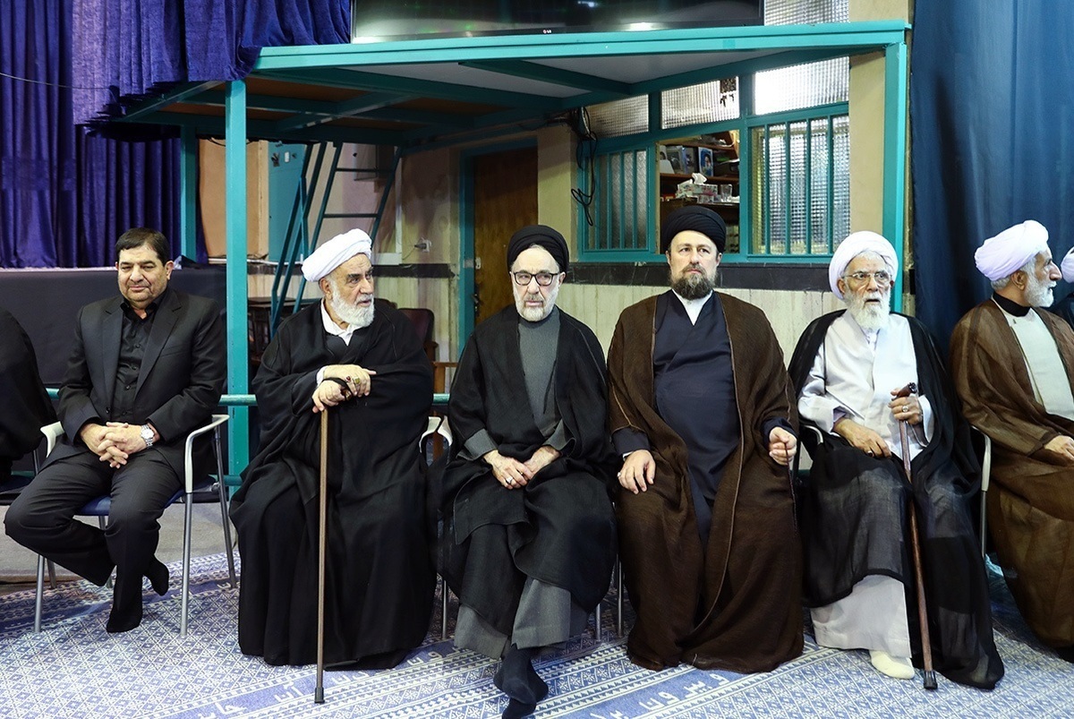 واکنش کیهان به عکس محمدی گلپایگانی، محسنی اژه‌ای و مخبر با سیدمحمدخاتمی