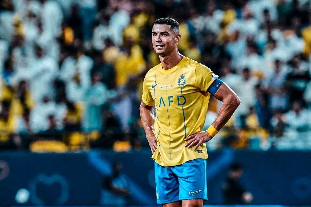 کریستیانو رونالدو با لباس دشداشه در ریاض! کریستیانو رونالدو با لباس دشداشه در ریاض!