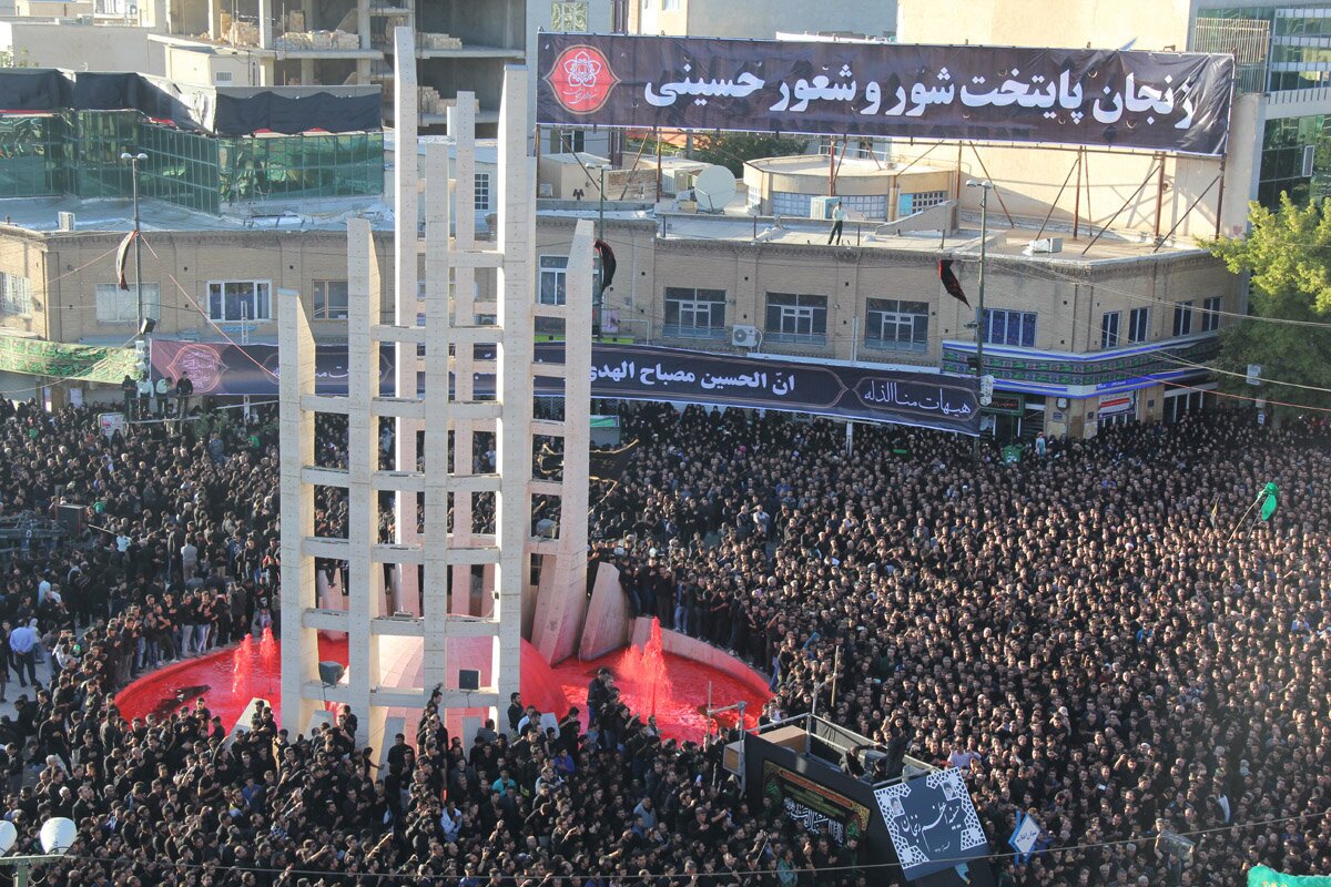 پرچم آمریکا در دسته اعظم حسینیه زنجان خبرساز شد پرچم آمریکا در دسته اعظم حسینیه زنجان خبرساز شد