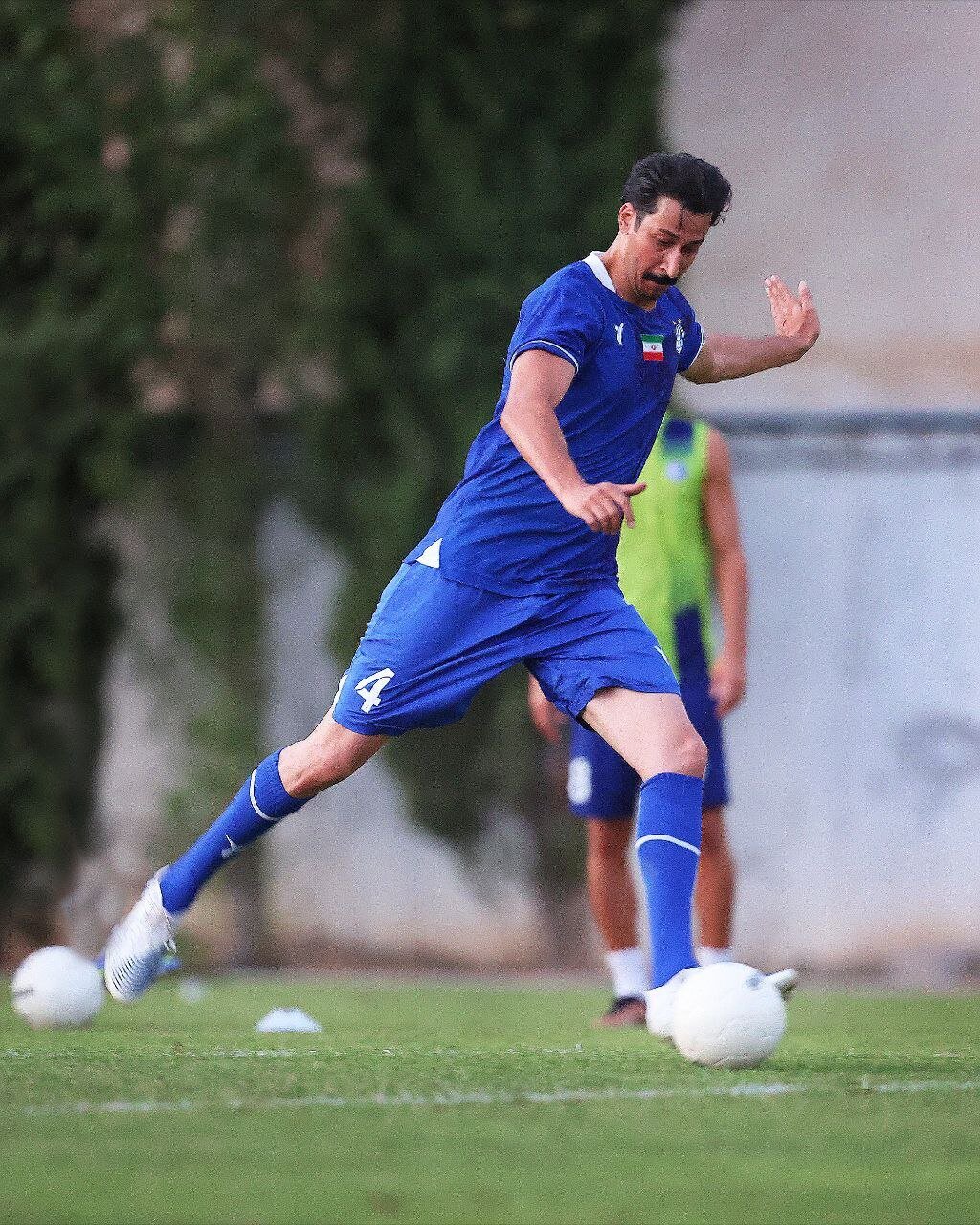 بهرام افشاری شماره ۴ استقلال را پوشید!