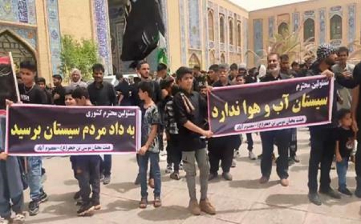 پلاکارد تکان دهندهای که در یک عزاداری دیده شد پلاکارد تکان دهندهای که در یک عزاداری دیده شد