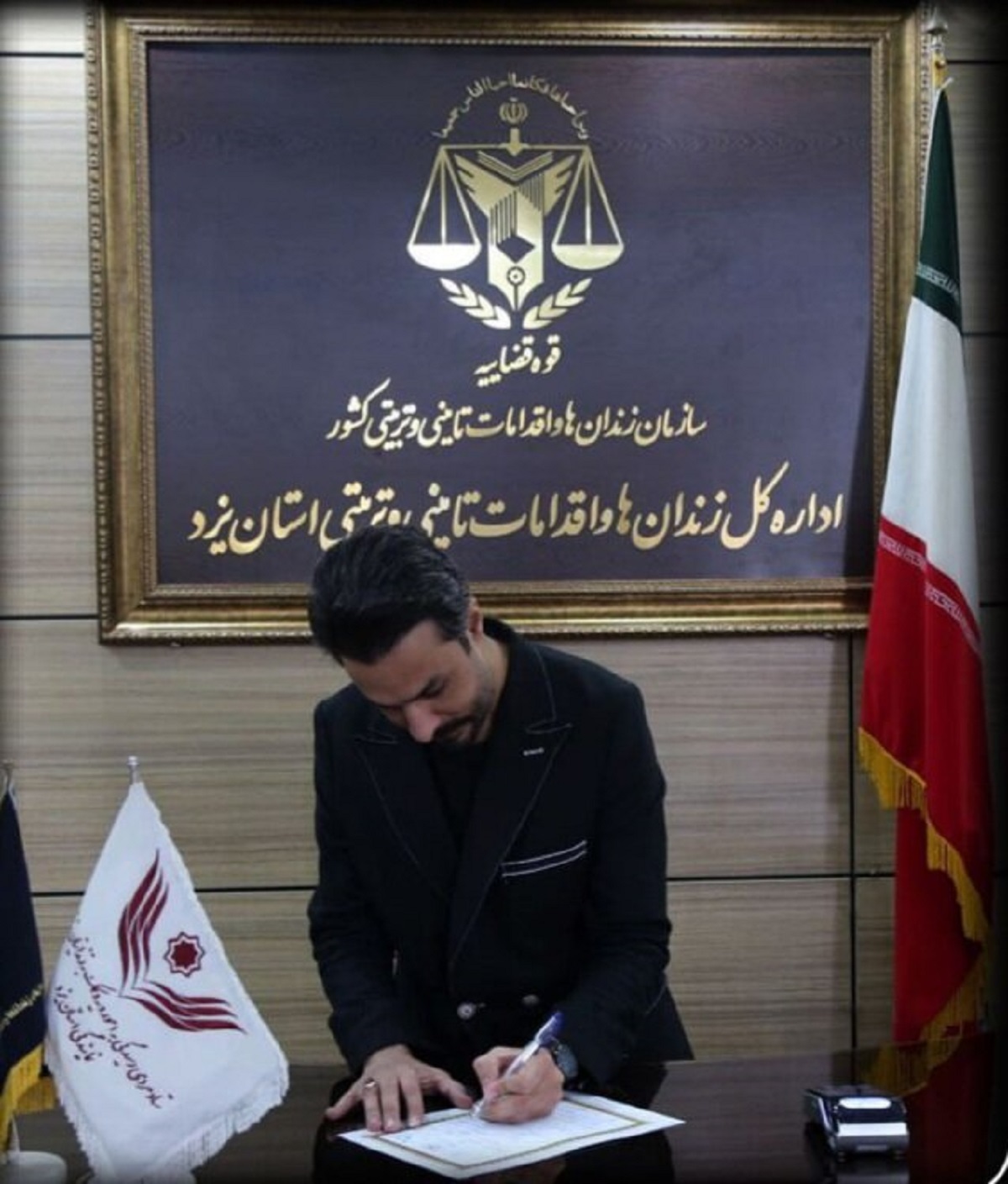 خواننده معروف پاپ ۵ زندانی غیرعمد را آزاد کرد خواننده معروف پاپ ۵ زندانی غیرعمد را آزاد کرد