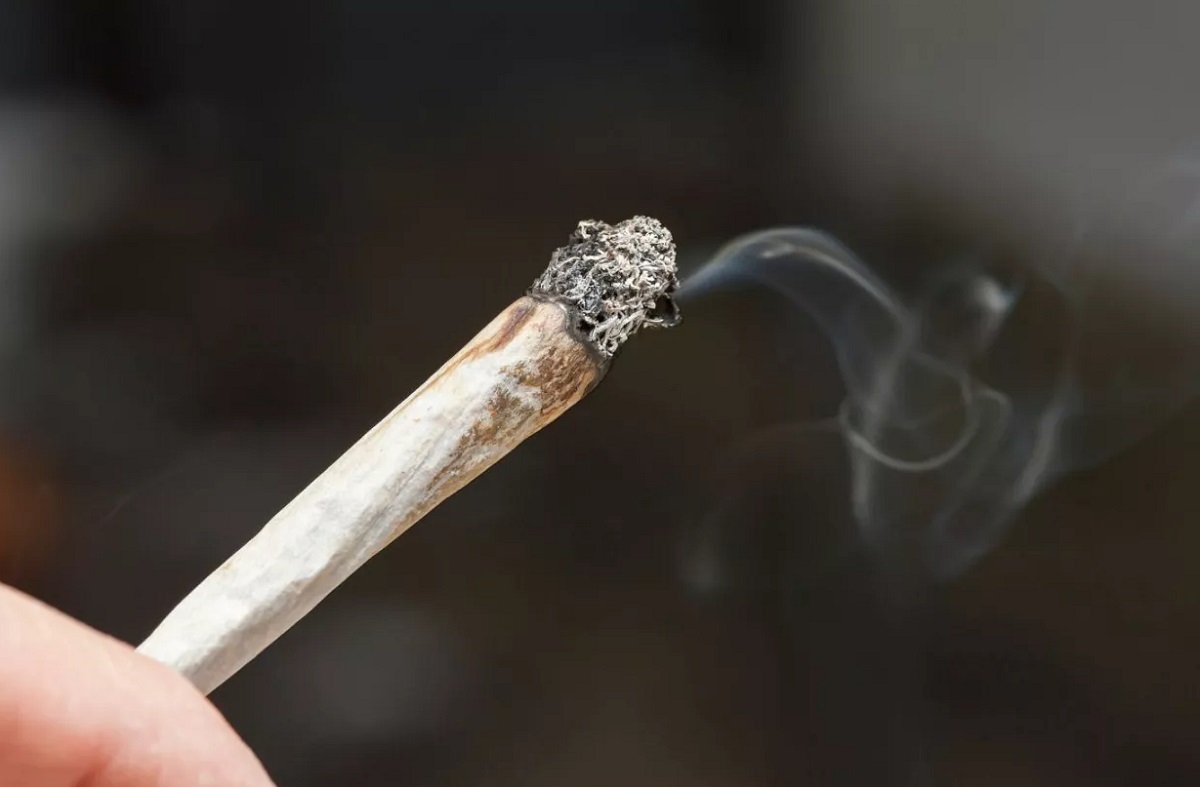 تصویر آگهی عجیب سیگار ایرانی در ۹۰ سال پیش! تصویر آگهی عجیب سیگار ایرانی در ۹۰ سال پیش!