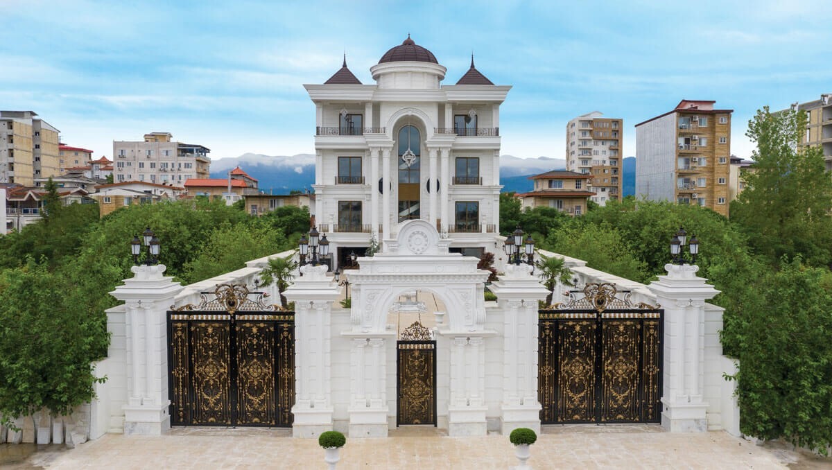 ۷ نکته مهم قبل از خرید درب حیاط فلزی که نمی‌دانید + مدل‌های درب حیاطی جدید