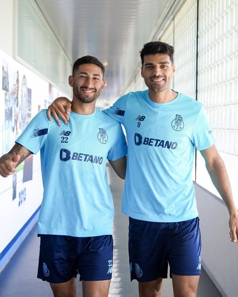 لبخند رضایت طارمی بعد از رد پیشنهاد میلان لبخند رضایت طارمی بعد از رد پیشنهاد میلان