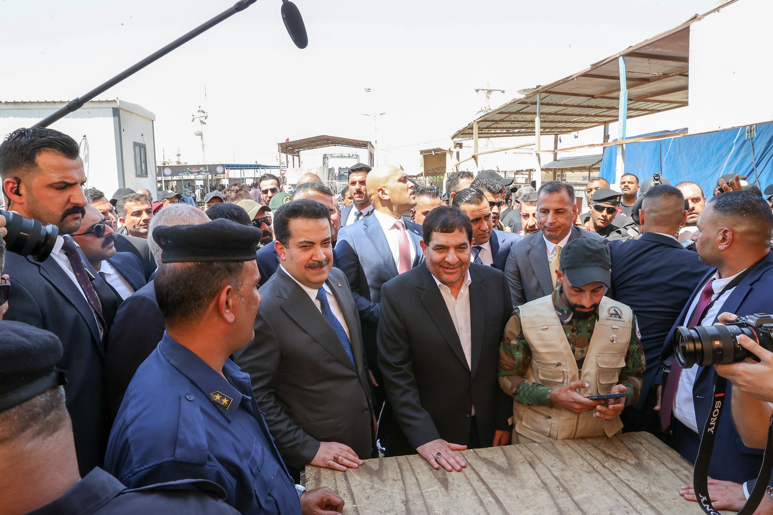 بازدید محمد مخبر و شیاع السودانی از پایانه مرزی شلمچه بازدید محمد مخبر و شیاع السودانی از پایانه مرزی شلمچه