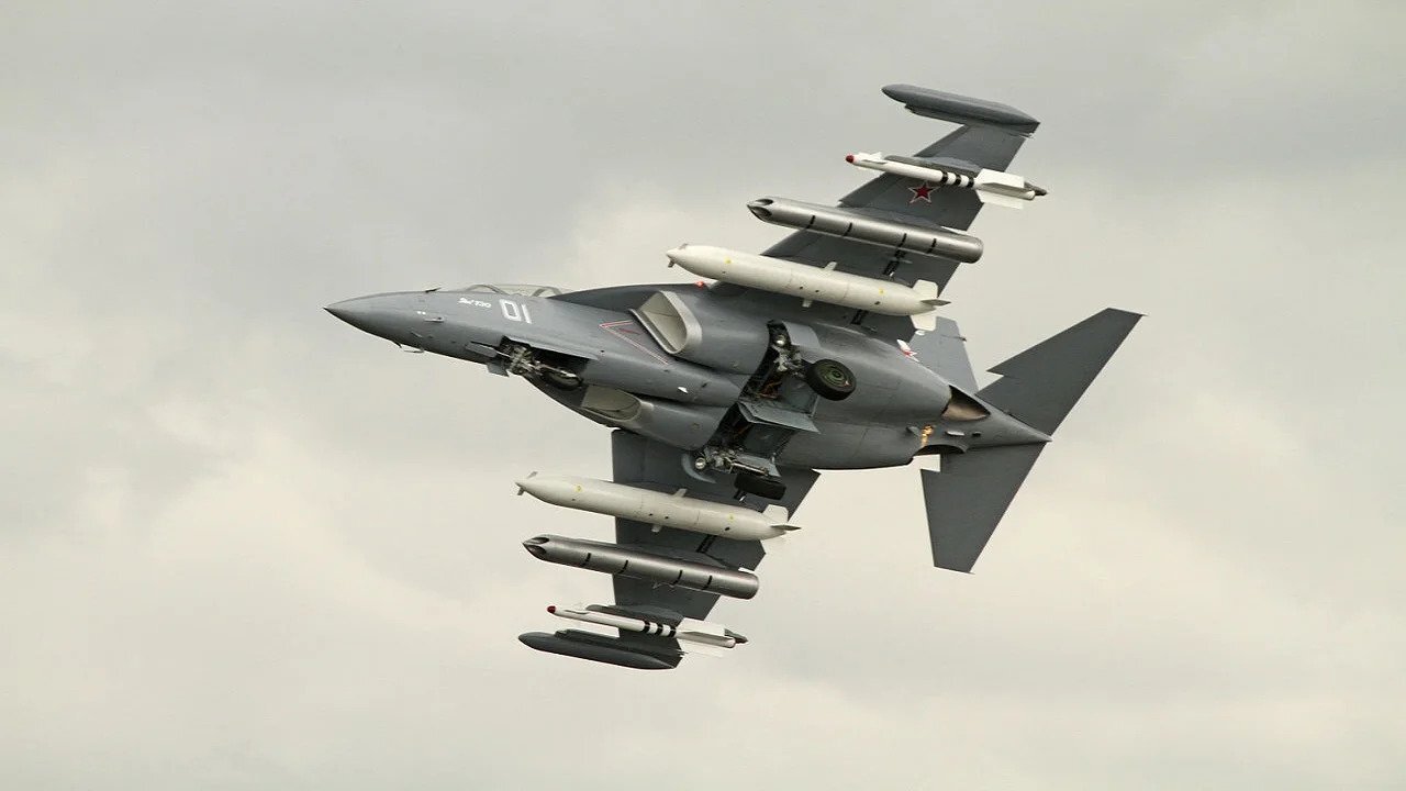 مشخصات فنی جنگنده آموزشی یاک ۱۳۰