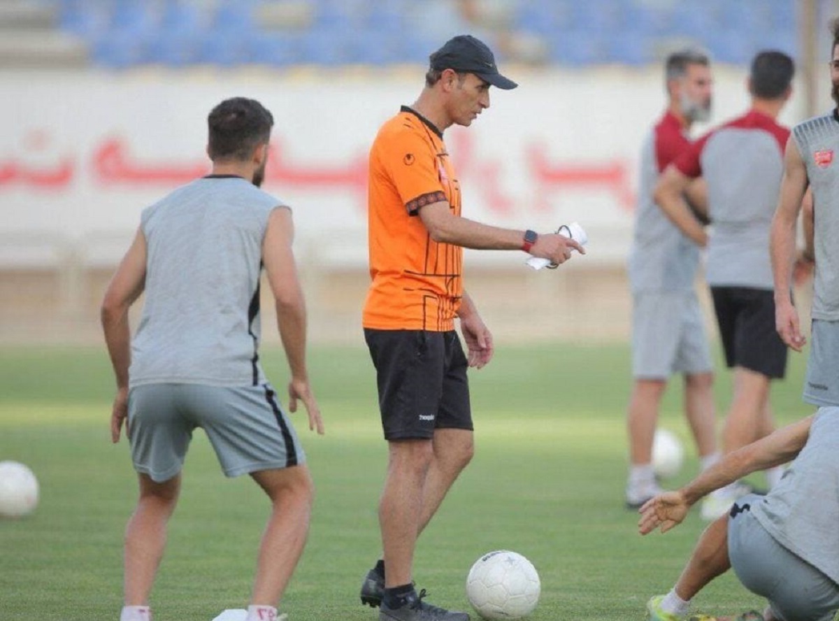 گزینه عجیب گل محمدی برای جذب مهاجم خارجی