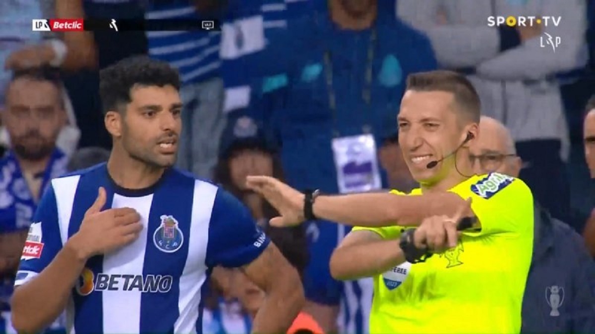 برخورد با مهاجم ایرانی؛ پورتو خواستار تکرار بازی شد! برخورد با مهاجم ایرانی؛ پورتو خواستار تکرار بازی شد!