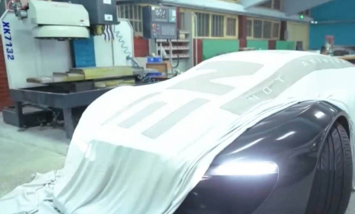 ماشین ساخت افغانستان در نمایشگاه جهانی قطر جنجالی شد!