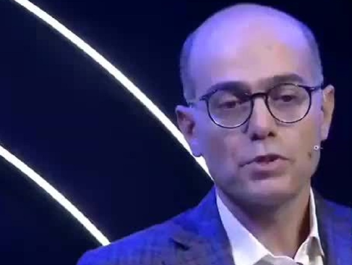 ترکیدن بغض یک پزشک در برنامه تلویزیونی ترکیدن بغض یک پزشک در برنامه تلویزیونی