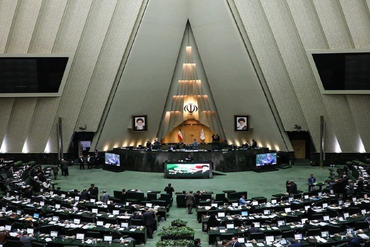 انتقاد تند یک نماینده مجلس؛ قانون را شخم میزنند انتقاد تند یک نماینده مجلس؛ قانون را شخم میزنند