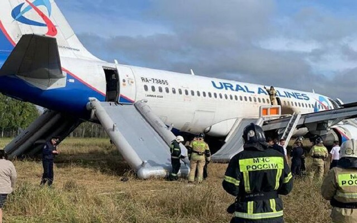 فرود اضطراری هواپیمای روسی در سیبری فرود اضطراری هواپیمای روسی در سیبری