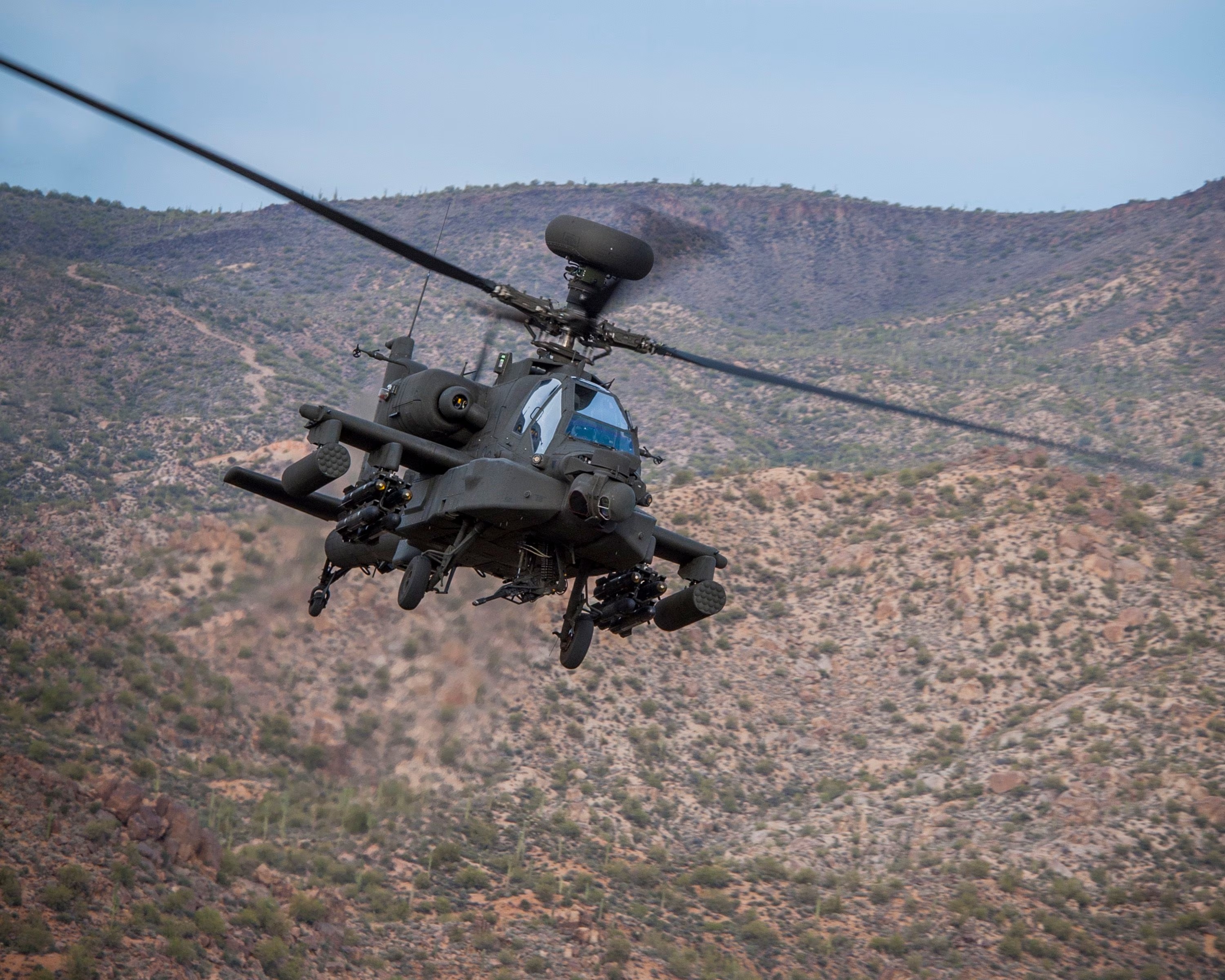 هلیکوپتر تهاجمی آپاچی AH-64