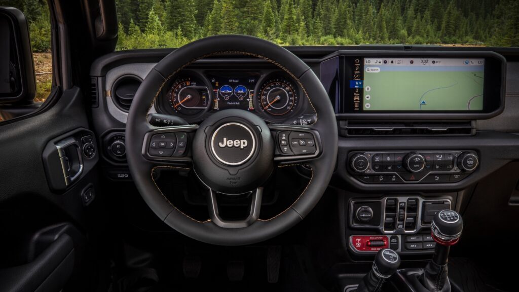 جیپ گلادیاتور ۲۰۲۴ آماده برای مسیرهای سخت جیپ گلادیاتور ۲۰۲۴ آماده برای مسیرهای سخت