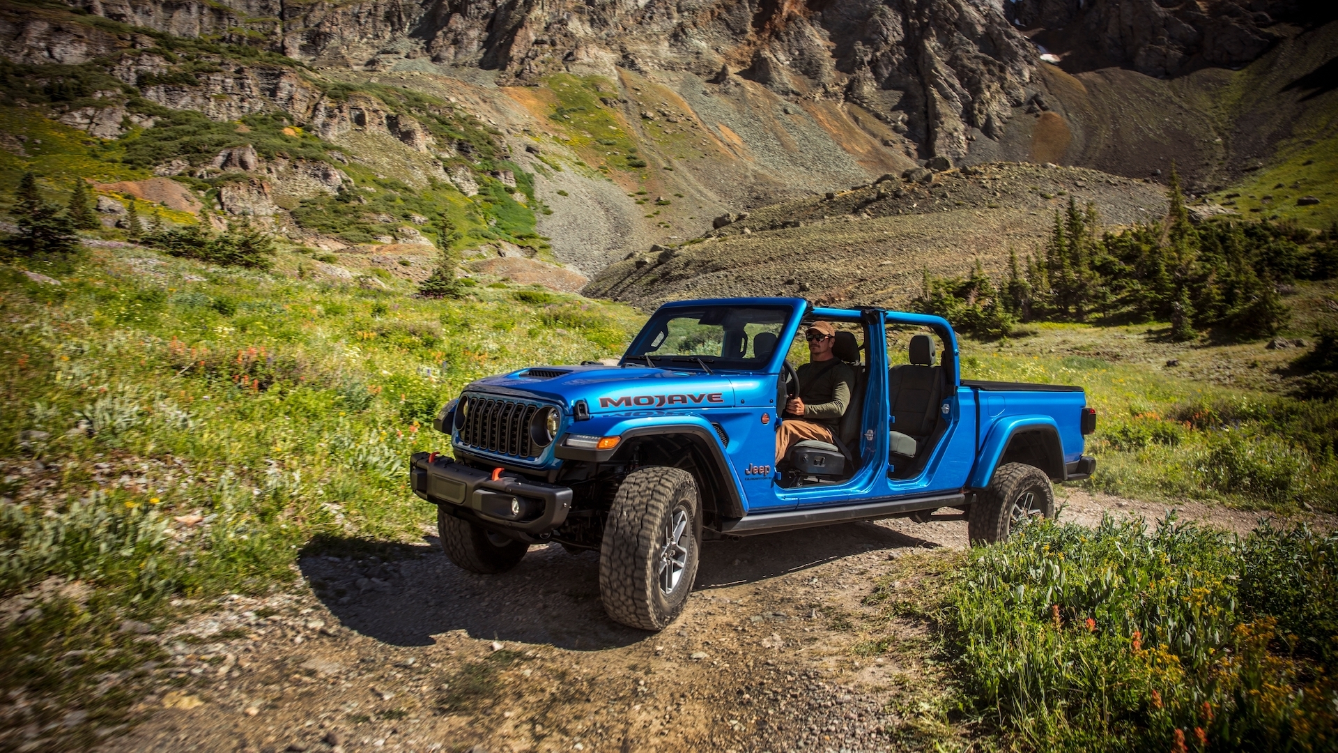 جیپ گلادیاتور ۲۰۲۴ آماده برای مسیرهای سخت جیپ گلادیاتور ۲۰۲۴ آماده برای مسیرهای سخت