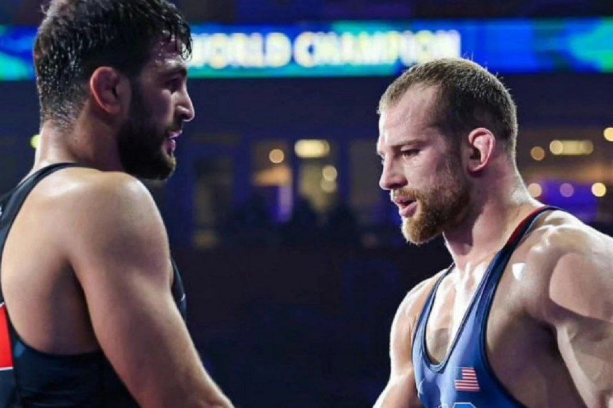 دیوید تیلور نظاره‌گر تمرینات حسن یزدانی