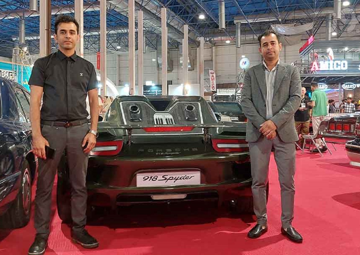 رونمایی از پورشه دستسازِ ایرانی در مشهد رونمایی از پورشه دستسازِ ایرانی در مشهد