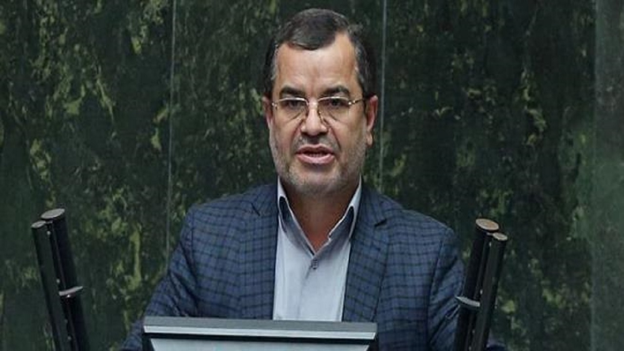 احمدی نماینده رشت: دولت برای واردات خودرو عمدا تعلل می‌کند