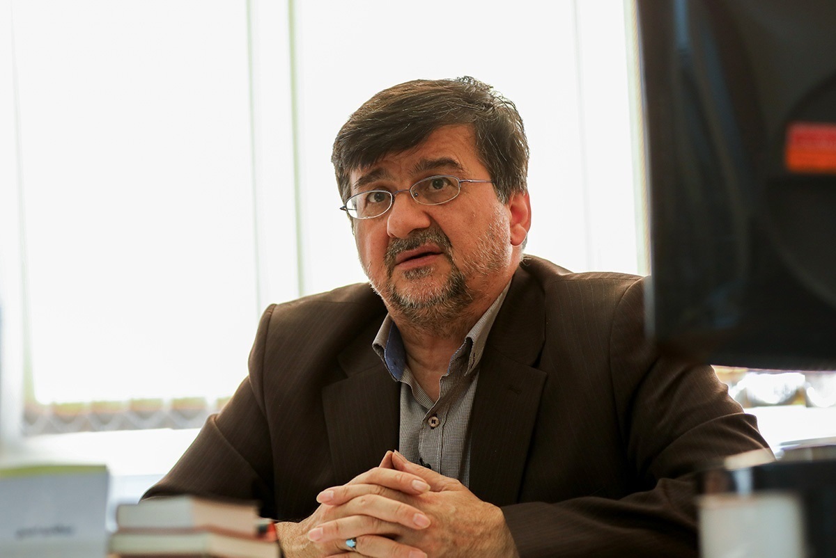 احمدی: ۸۰ درصد از بخش برگزیده جامعه ایران میل به مهاجرت دارند/ تحریم بر همه شئونات اقتصادی و اجتماعی زندگی مردم اثر منفی گذاشته است احمدی: ۸۰ درصد از بخش برگزیده جامعه ایران میل به مهاجرت دارند/ تحریم بر همه شئونات اقتصادی و اجتماعی زندگی مردم اثر منفی گذاشته است