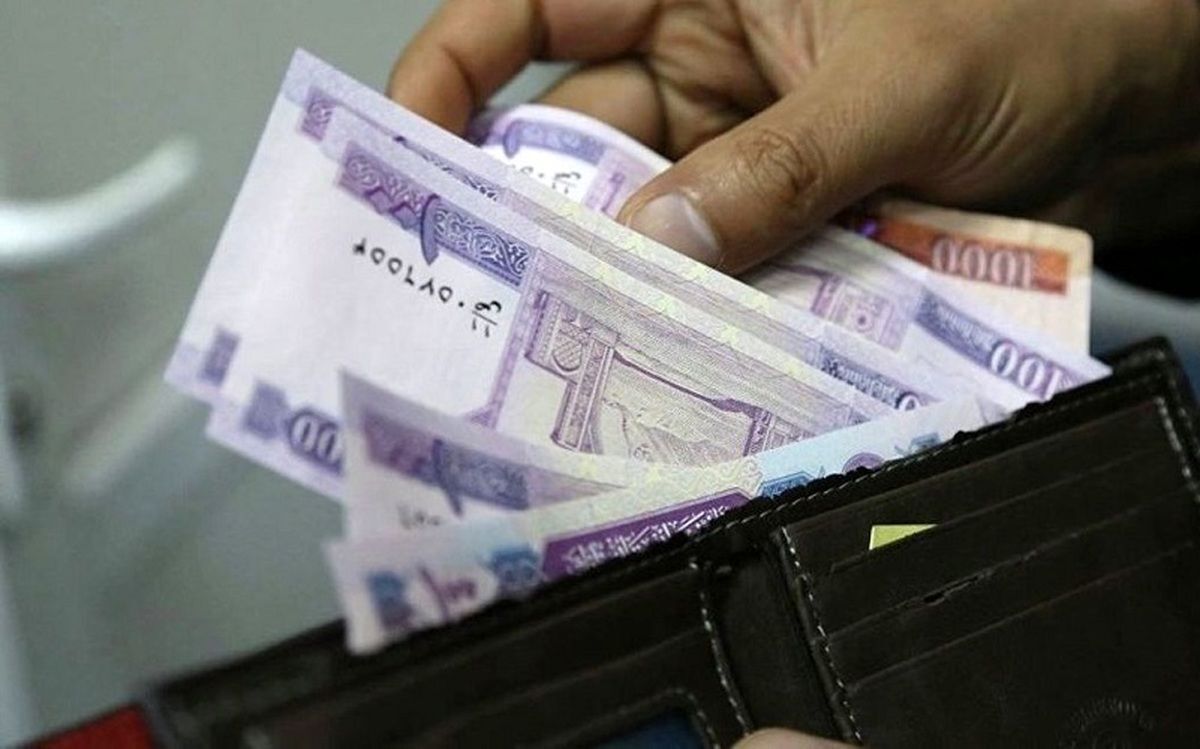 کارگران منتظر برگزاری جلسه شورای عالی کار کارگران منتظر برگزاری جلسه شورای عالی کار