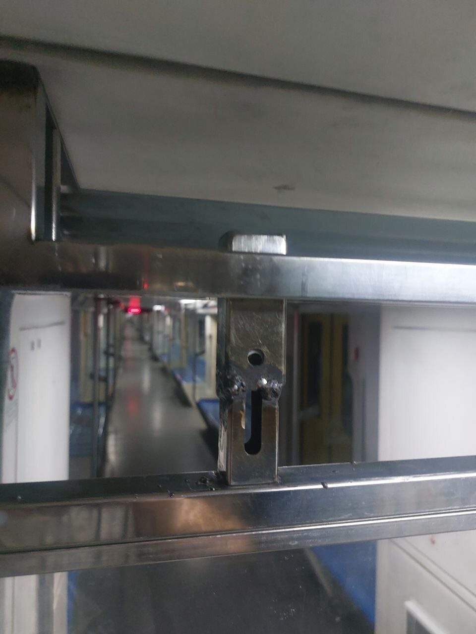 اقدام جدید شهرداری تهران؛ قفل و جوش بین واگن زنان و مردان در مترو!