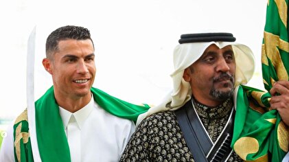 رقص رونالدو با شمشیر و دشداشه در مراسم روز عربستان