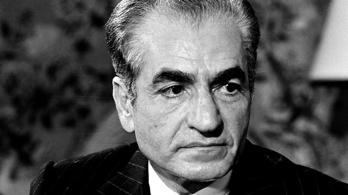 سخنان محمدرضا شاه درباره تدریس ماهواره‌ای